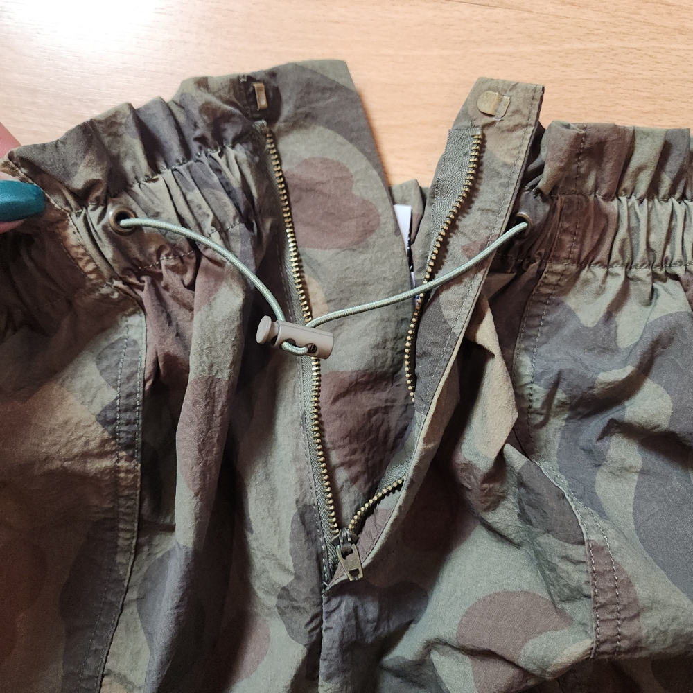 NWT Urban Outfitters Sloan Nylon Green Camo Balloon Baggy Wideleg Pants Size M - Picture 7 of 16